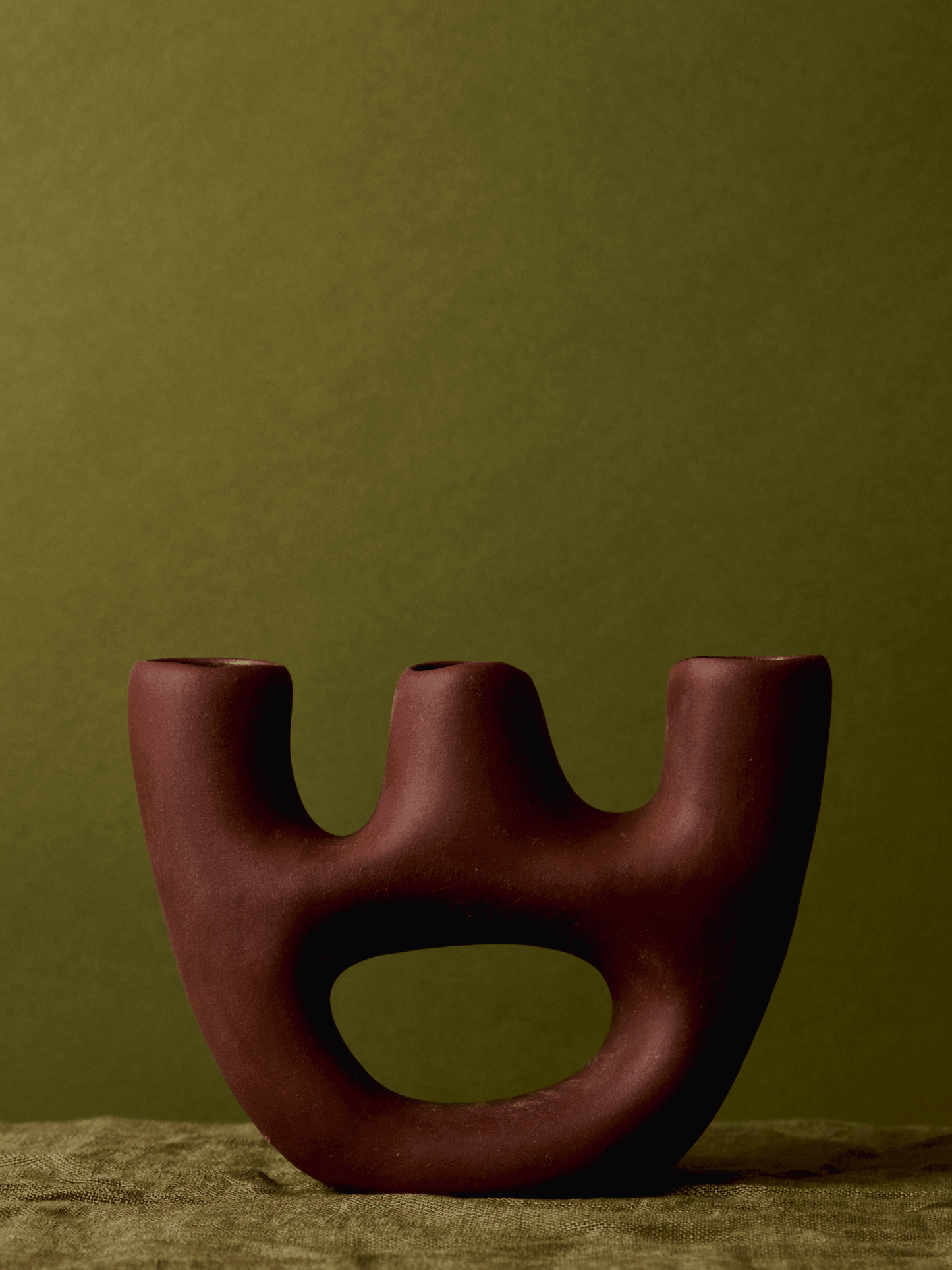 Gravedad – Hand-Sculpted Ceramic Vessel (Barro Tostado Finish)
