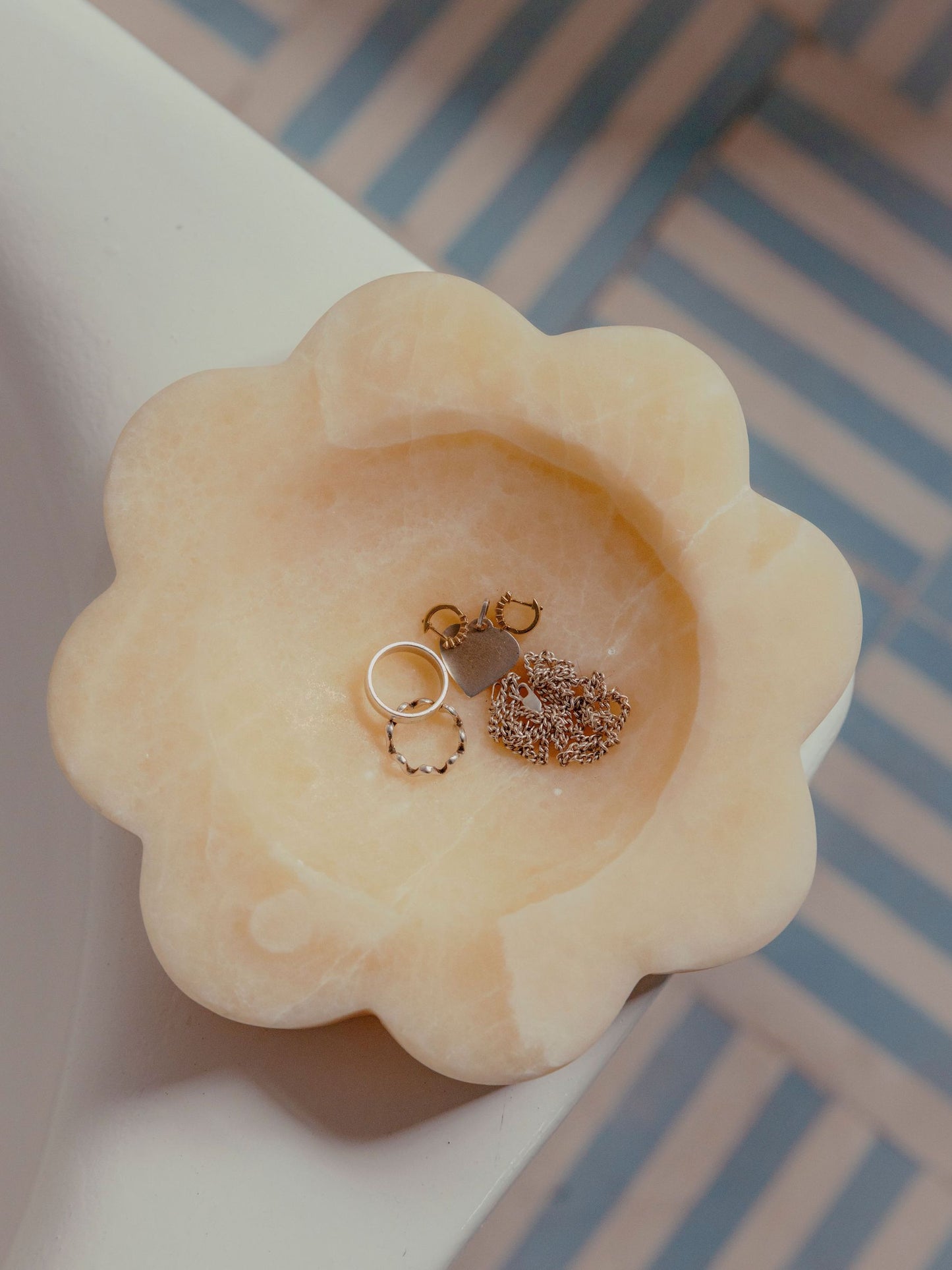 Dalia Tray – White Onyx
