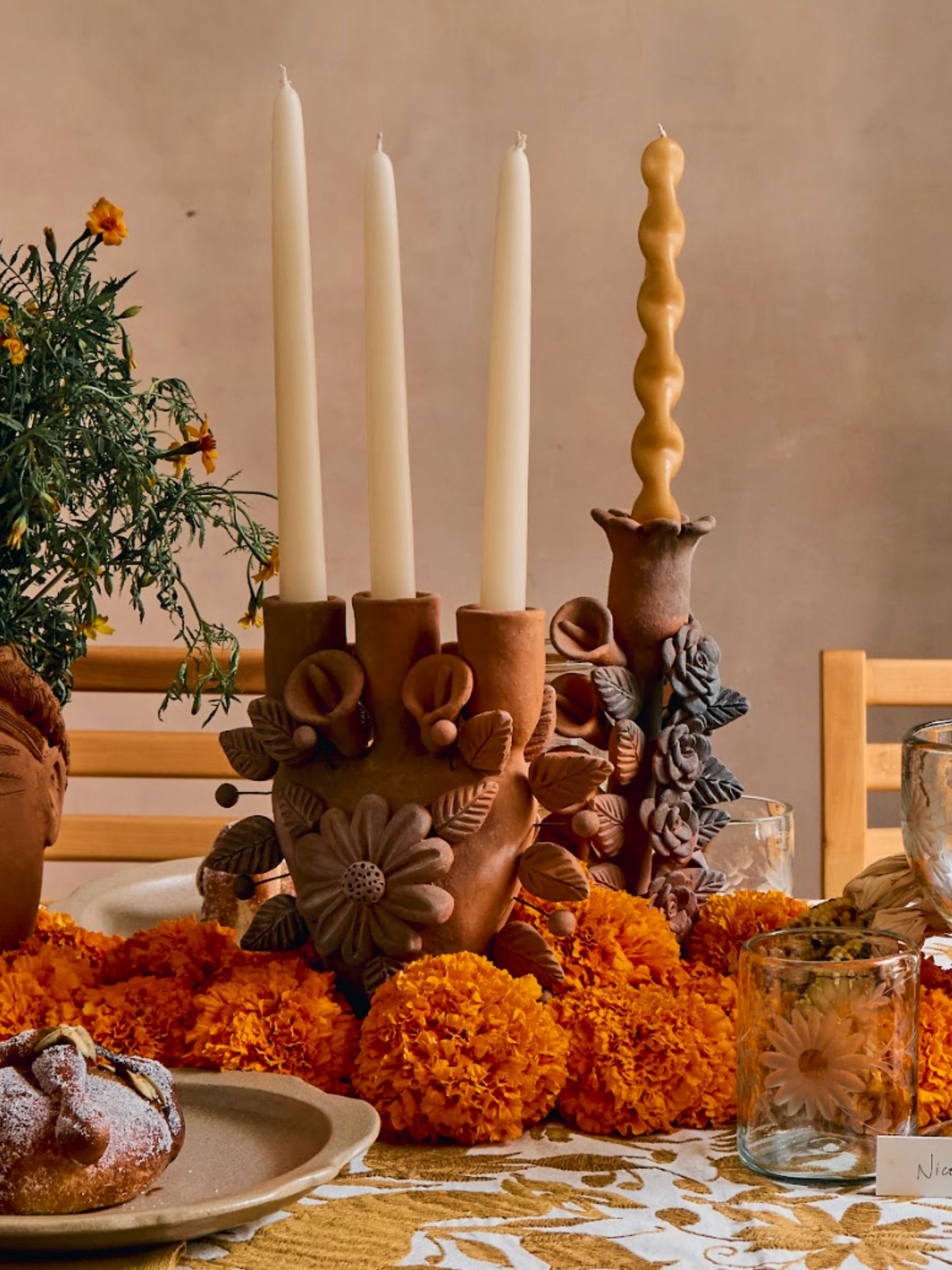 Candelabro de Corazón – Hand-Sculpted Barro Rojo Candleholder