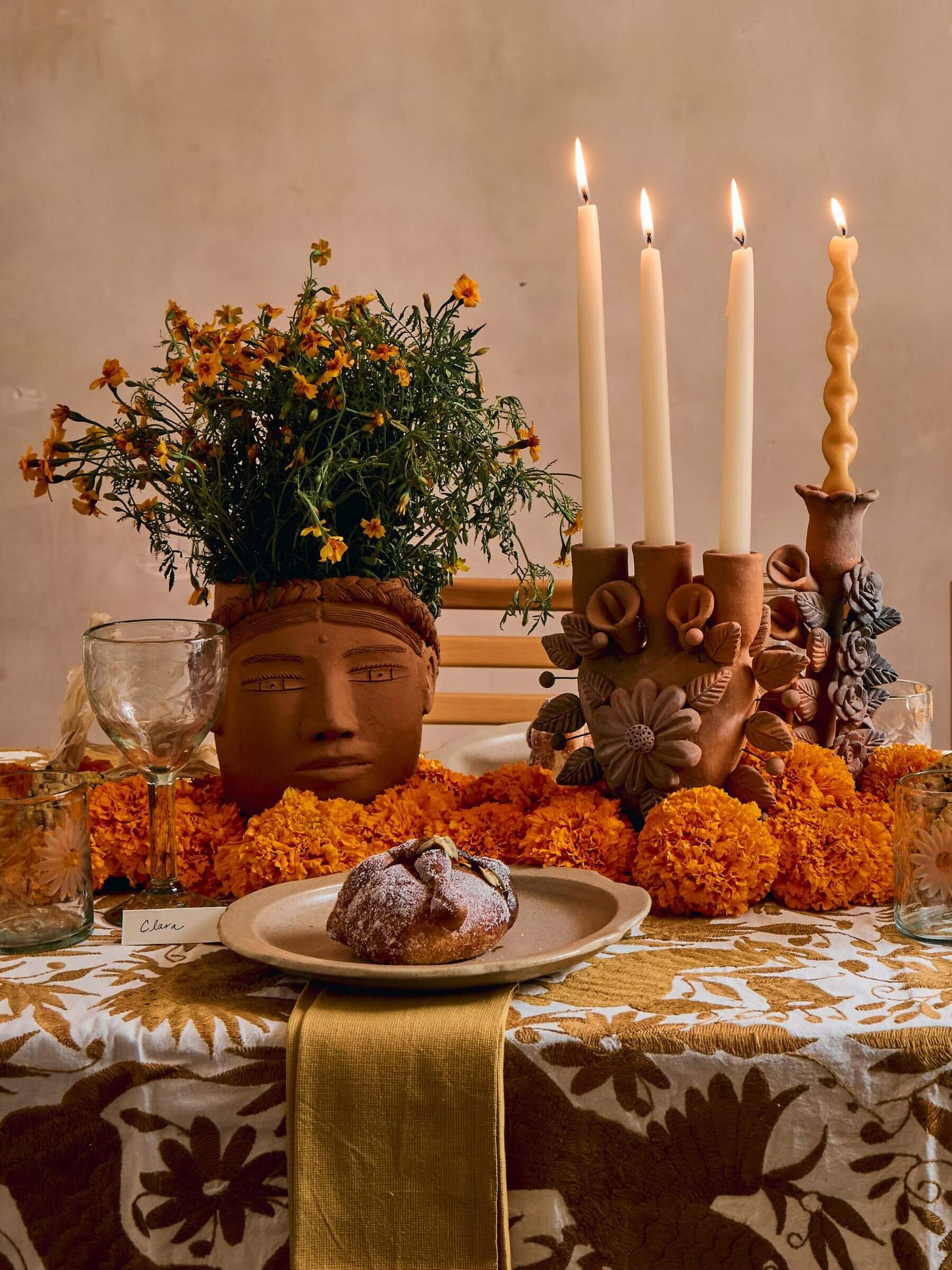 Candelabro de Corazón – Hand-Sculpted Barro Rojo Candleholder