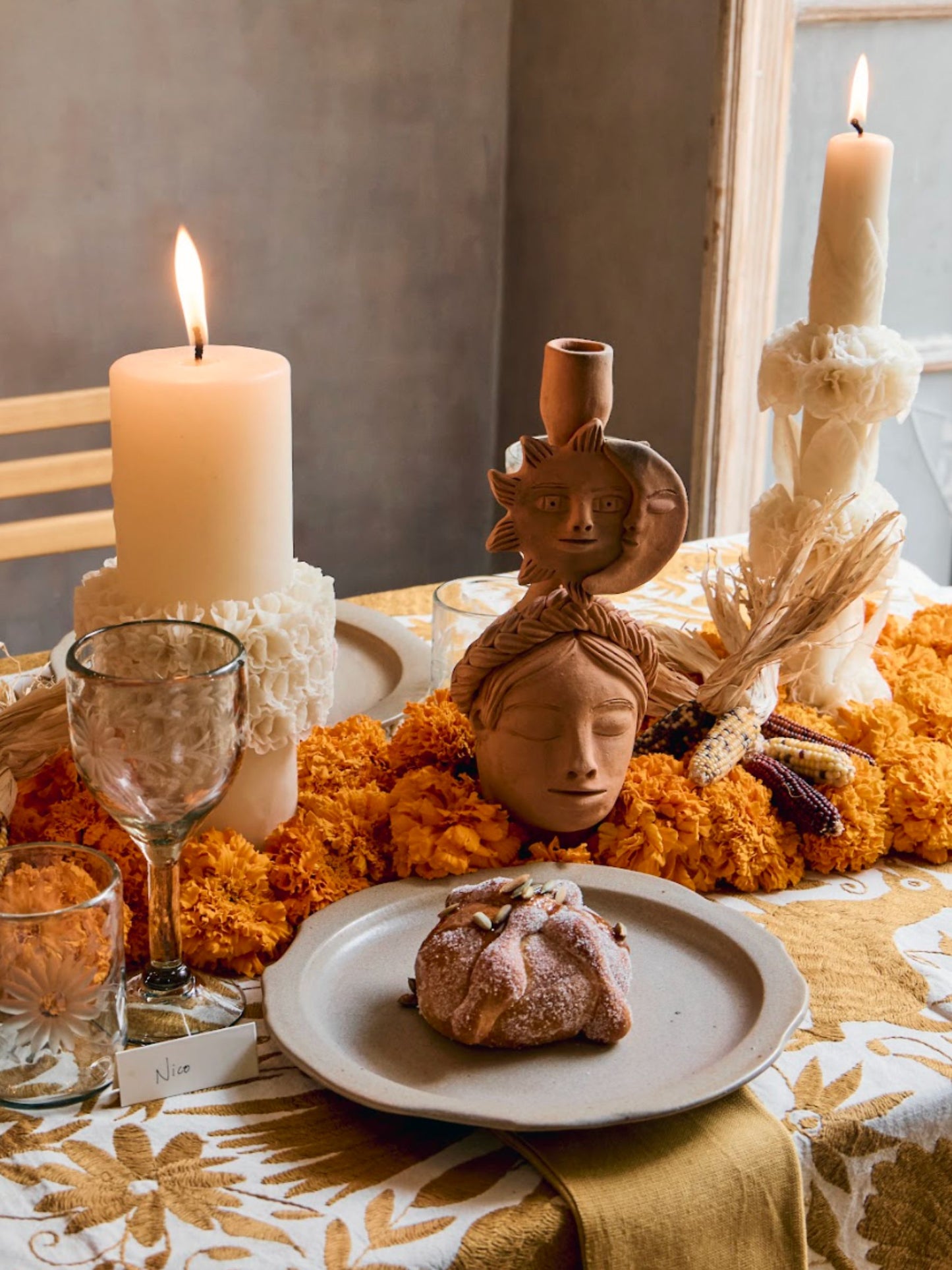 Candelero El Sol y Luna – Hand-Sculpted Barro Rojo Candleholder