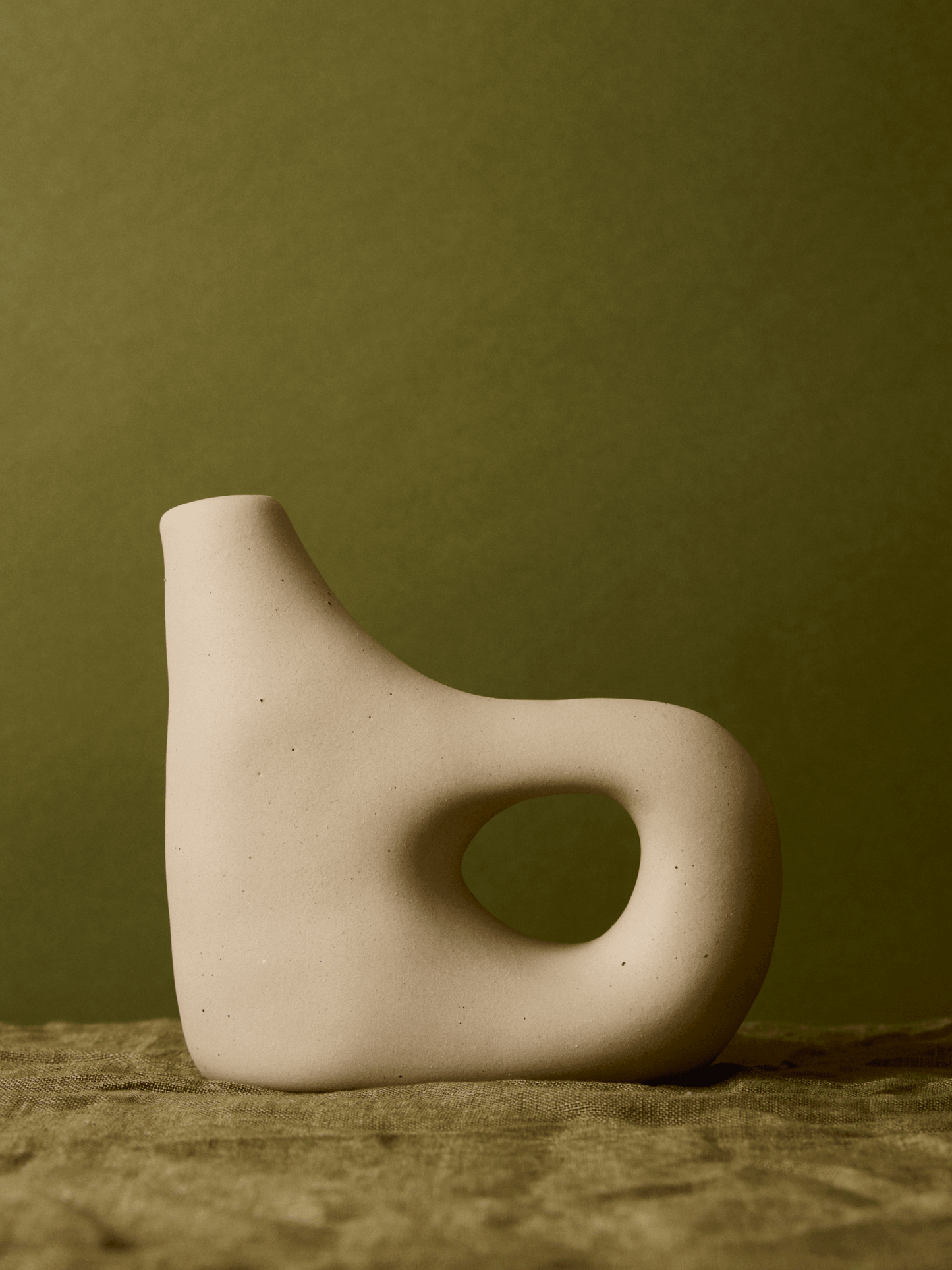 Garrafa – Hand-Sculpted Ceramic Vessel (Natural)