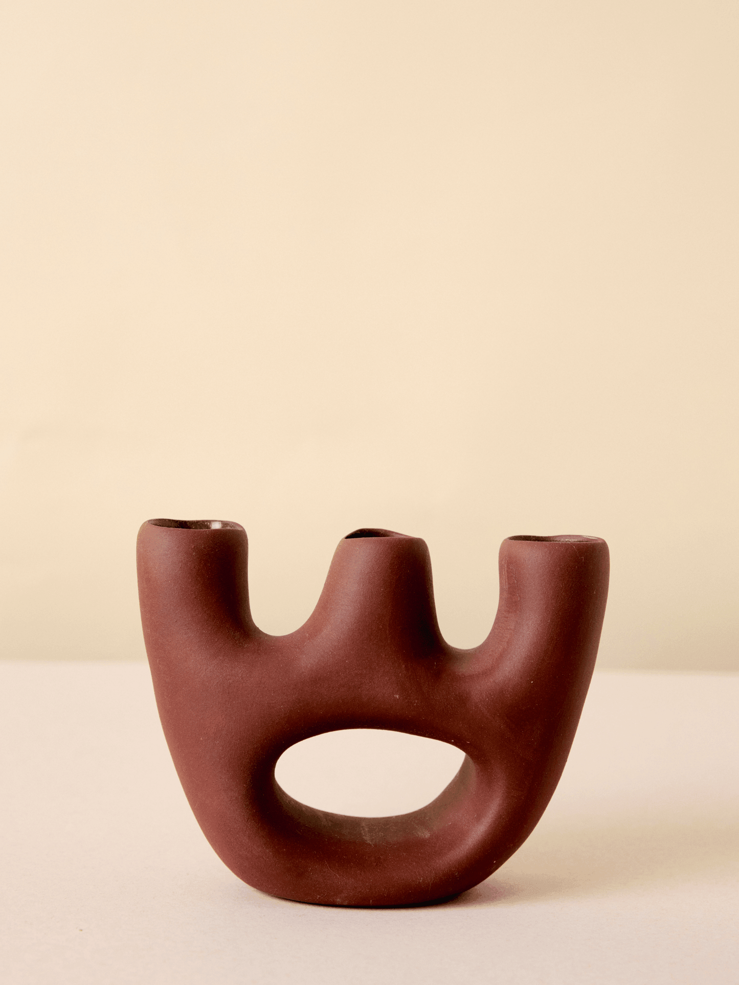 Gravedad – Hand-Sculpted Ceramic Vessel (Barro Tostado Finish)