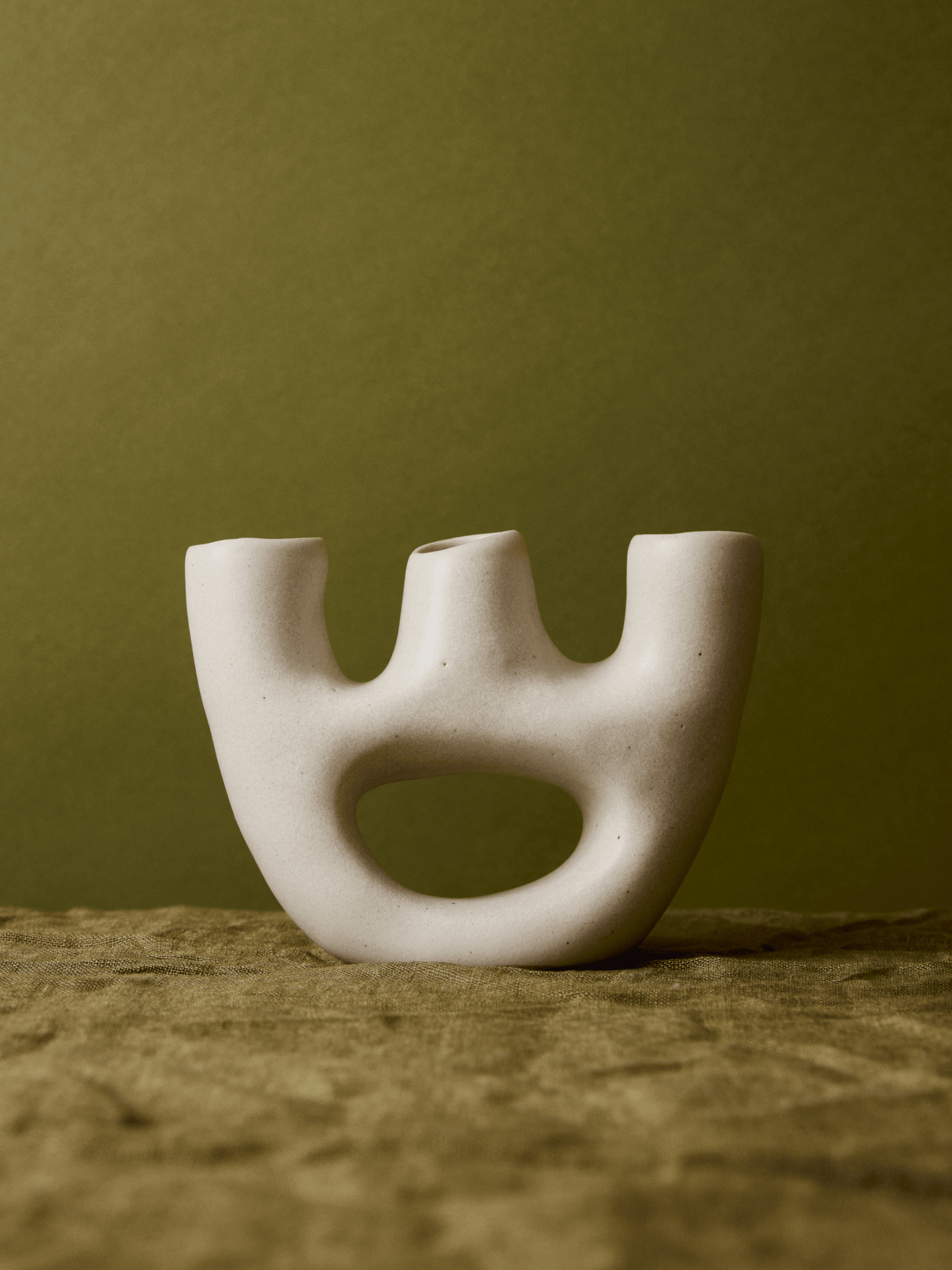 Gravedad – Hand-Sculpted Ceramic Vessel (Natural Clay Finish)