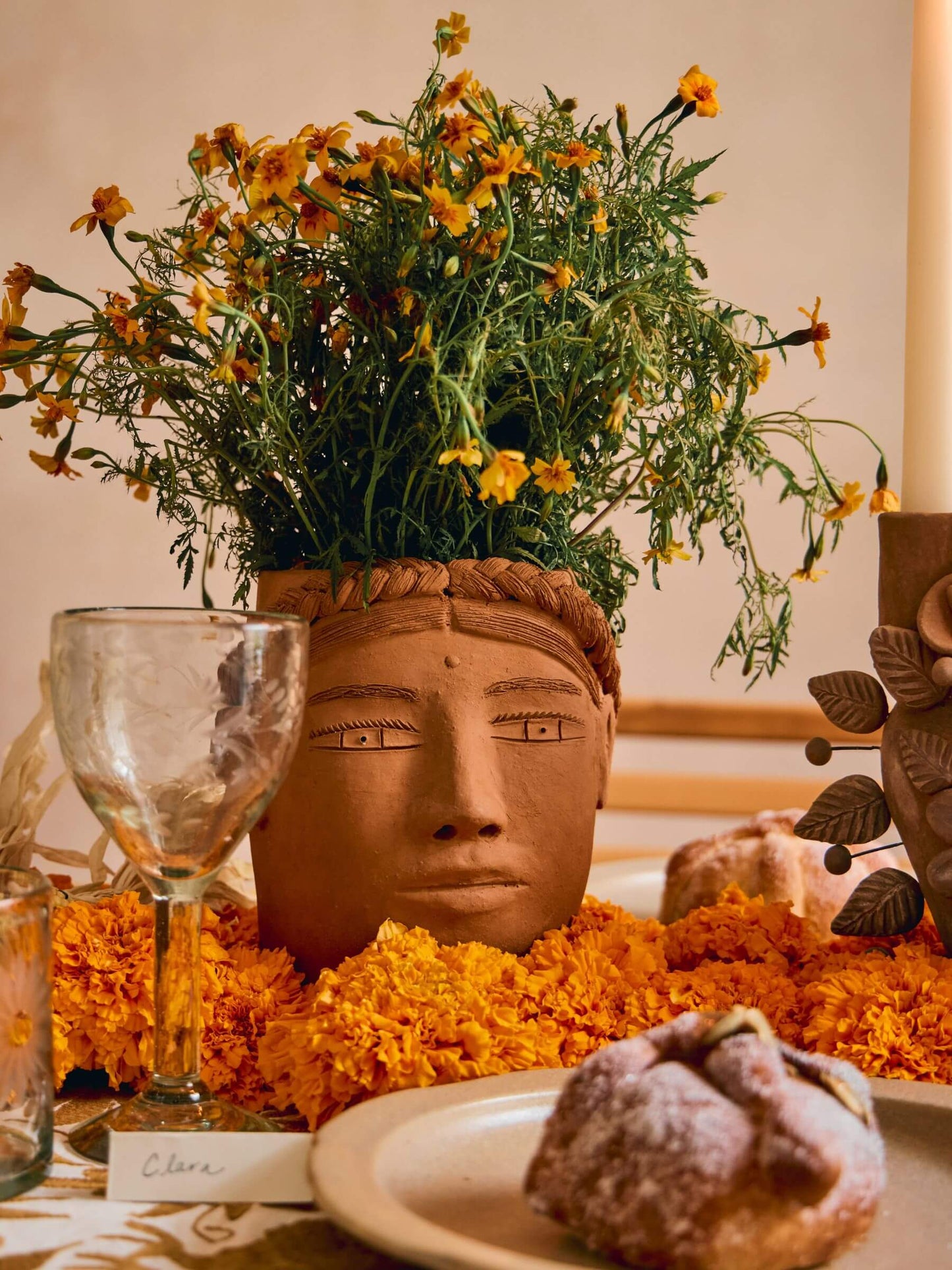 Maceta Teresita – Hand-Sculpted Barro Rojo Planter