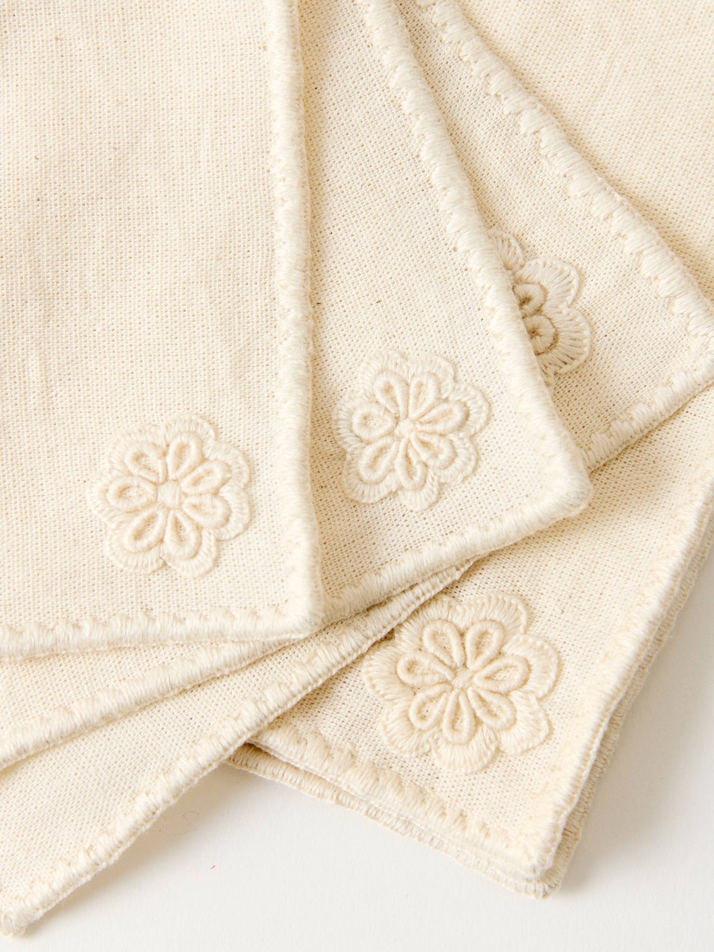 Portavasos Reina – Set of 6 Hand-Embroidered Cotton Coasters from Chiapas
