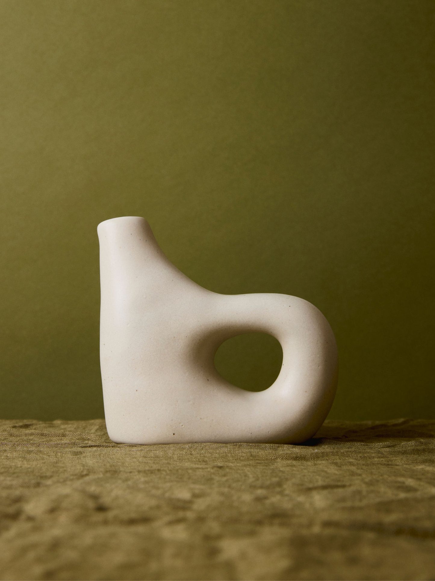 Garrafa  – White Bone Ceramic Vessel